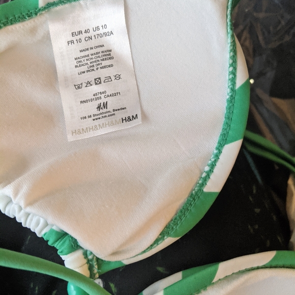 Meet your Posher, Courtney - Picture 2 of 2